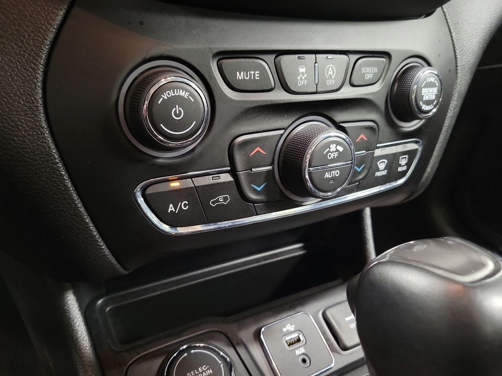 2019 Jeep Cherokee Overland
