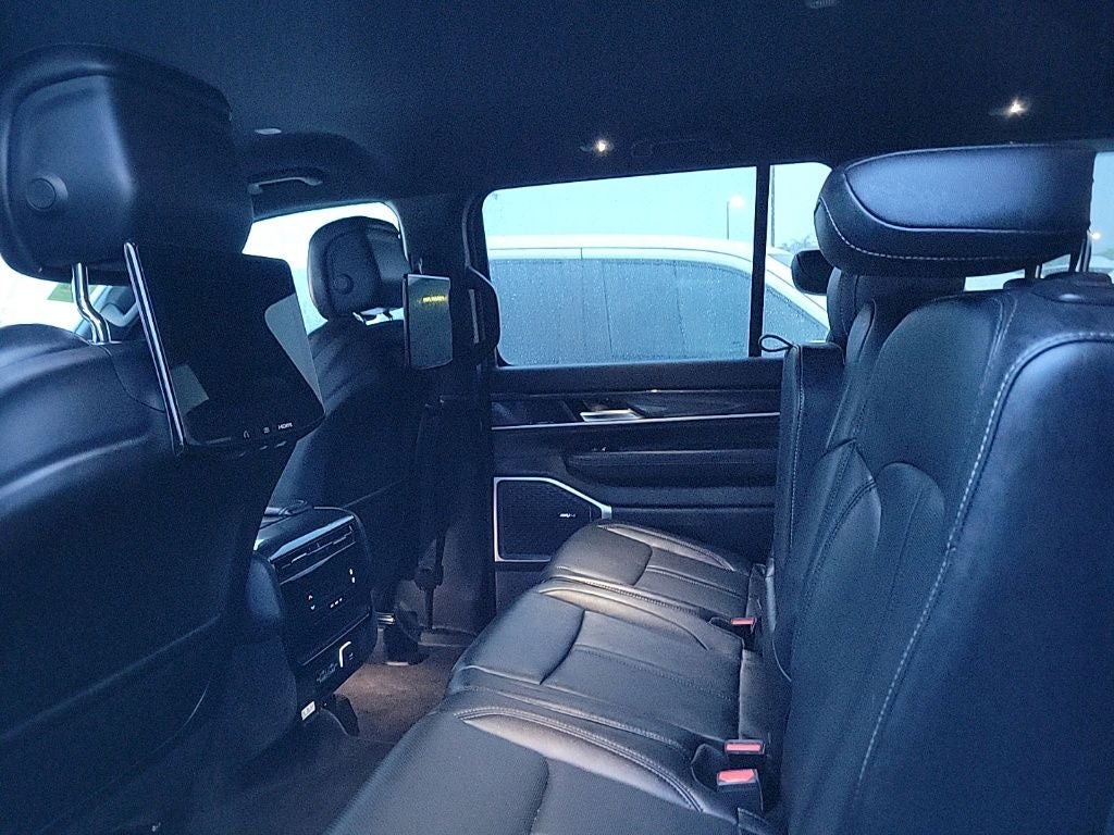 2023 Jeep Wagoneer L Base