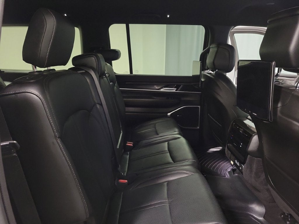 2023 Jeep Wagoneer L Base