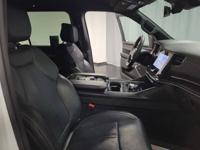 2023 Jeep Wagoneer L Base