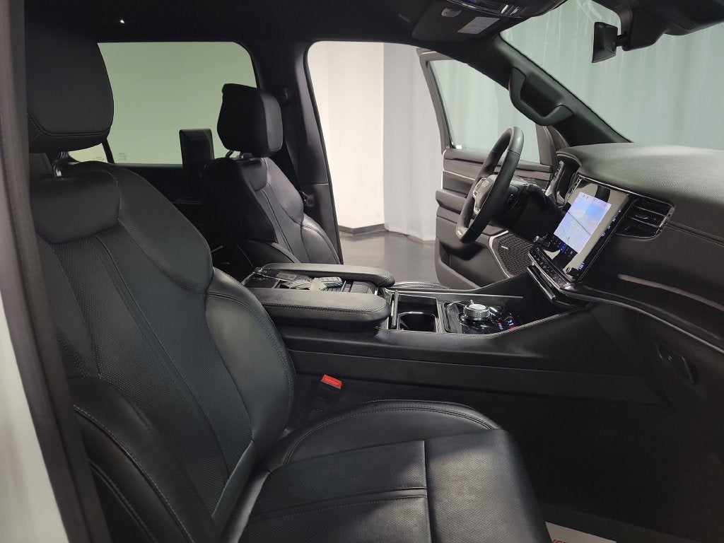 2023 Jeep Wagoneer L Base