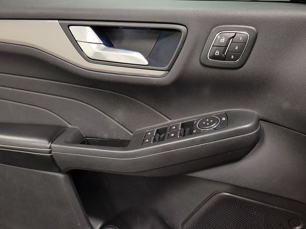 2022 Ford Escape Hybrid Titanium