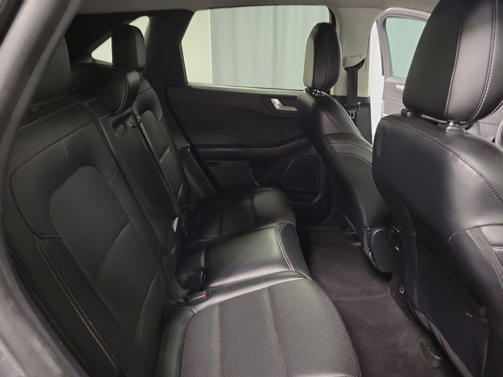 2022 Ford Escape Hybrid Titanium