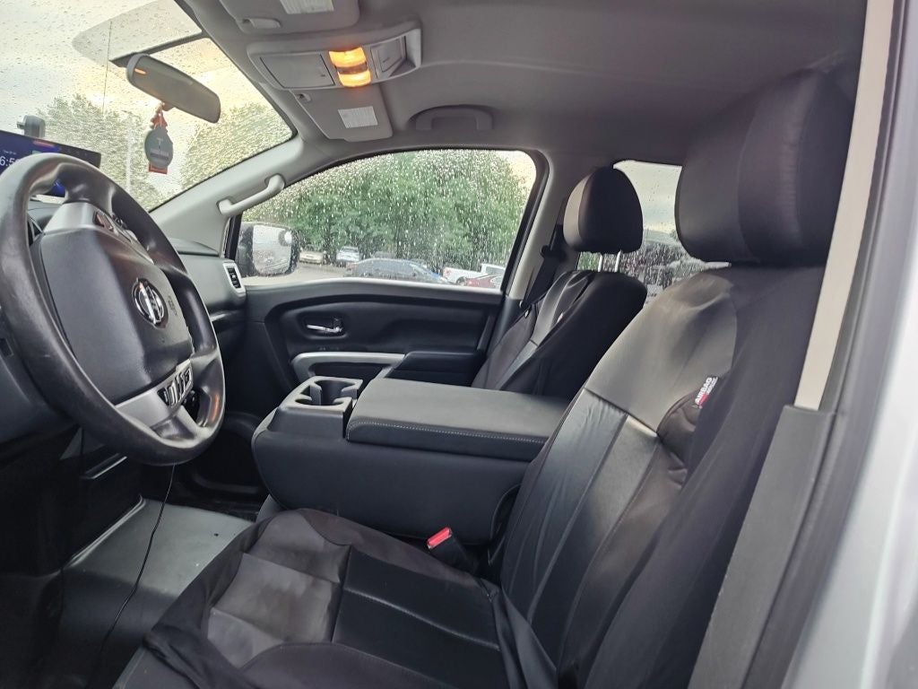 2017 Nissan Titan SV