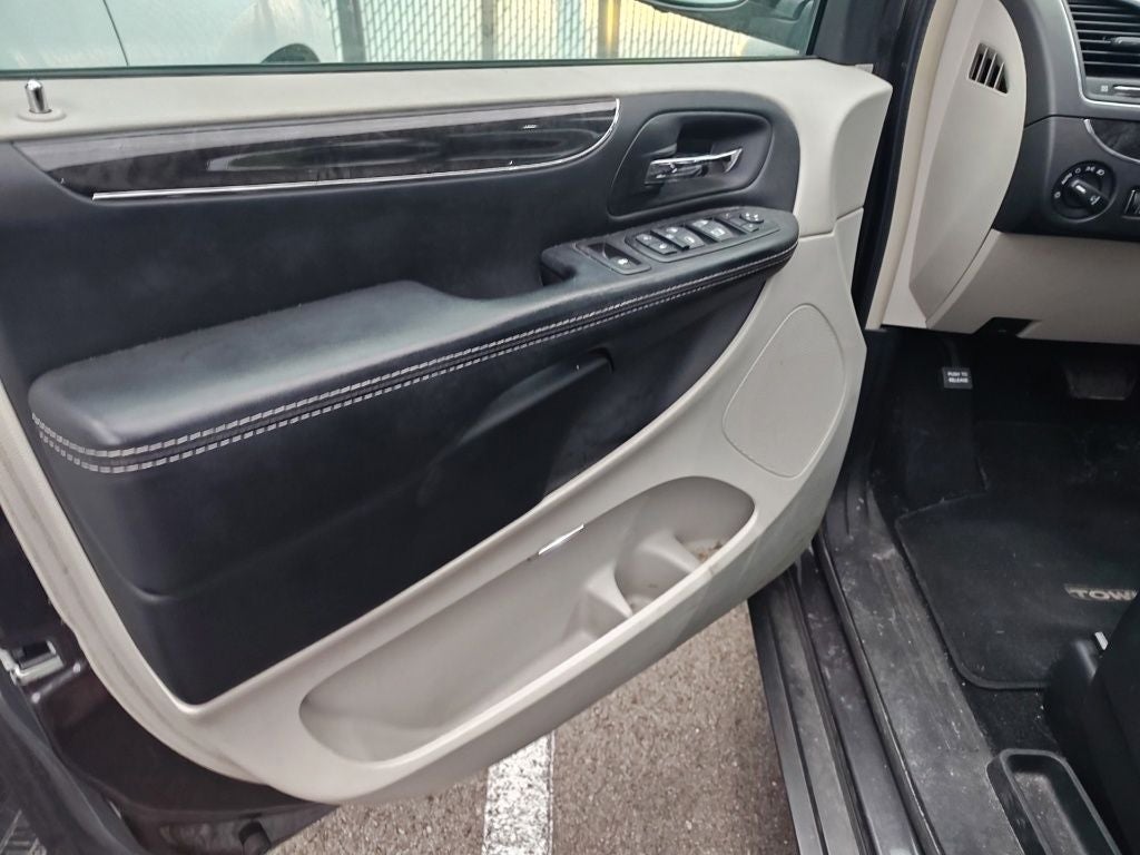 2015 Chrysler Town & Country Touring