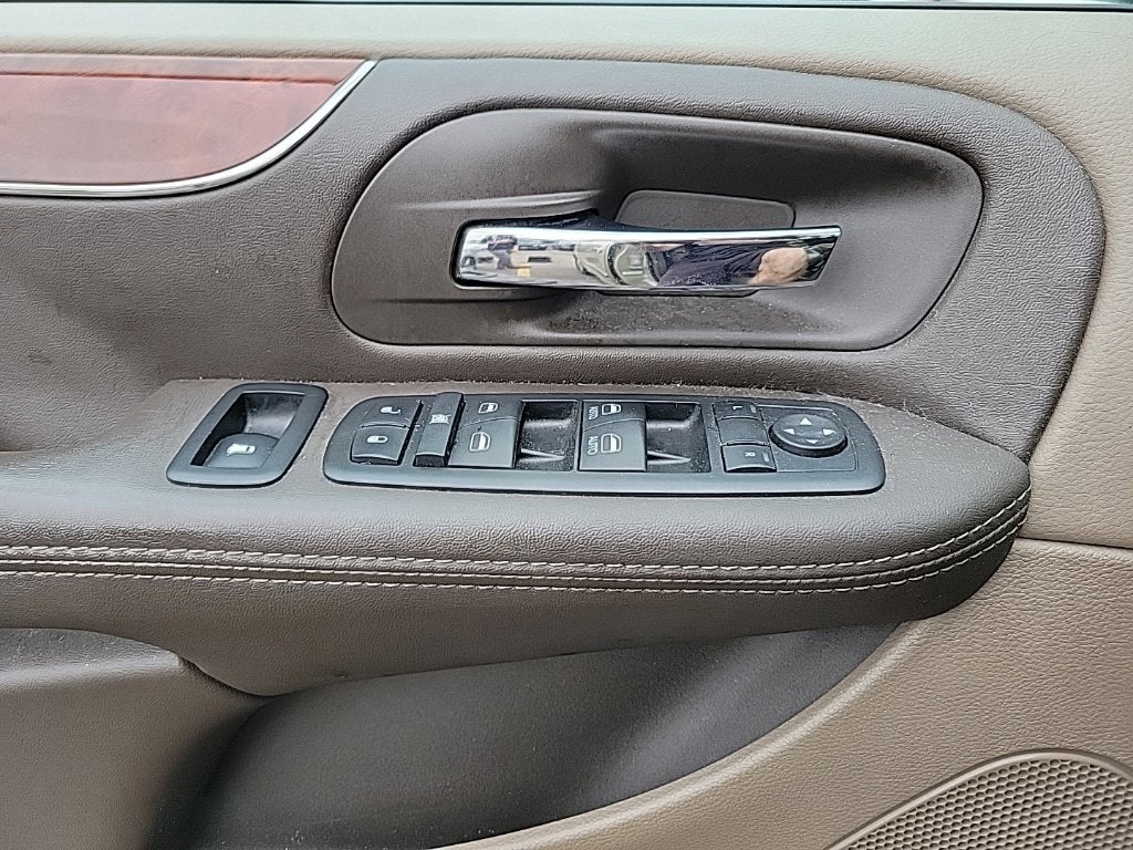 2012 Chrysler Town & Country Touring-L