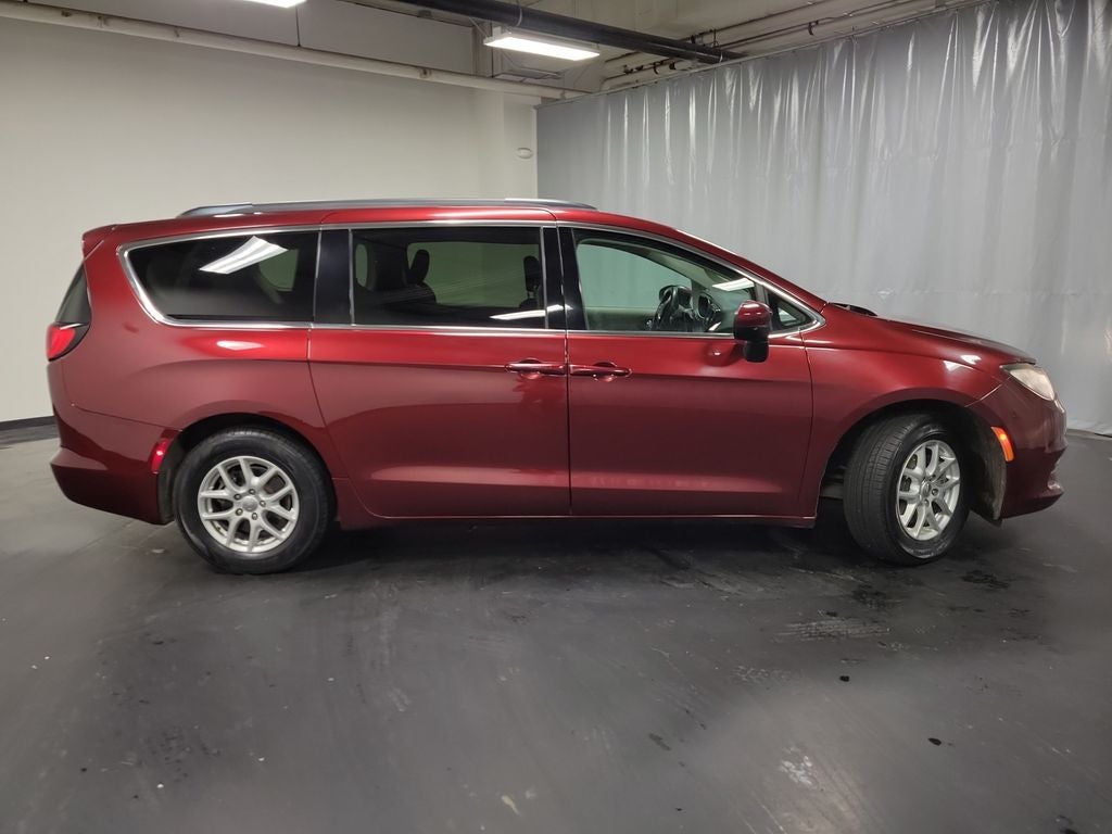 2020 Chrysler Voyager LX