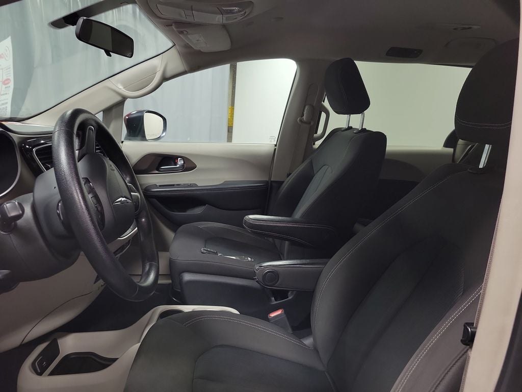 2020 Chrysler Voyager LX