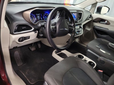 2020 Chrysler Voyager LX