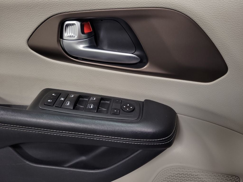 2020 Chrysler Voyager LX