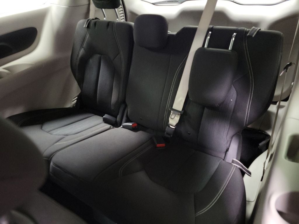 2020 Chrysler Voyager LX