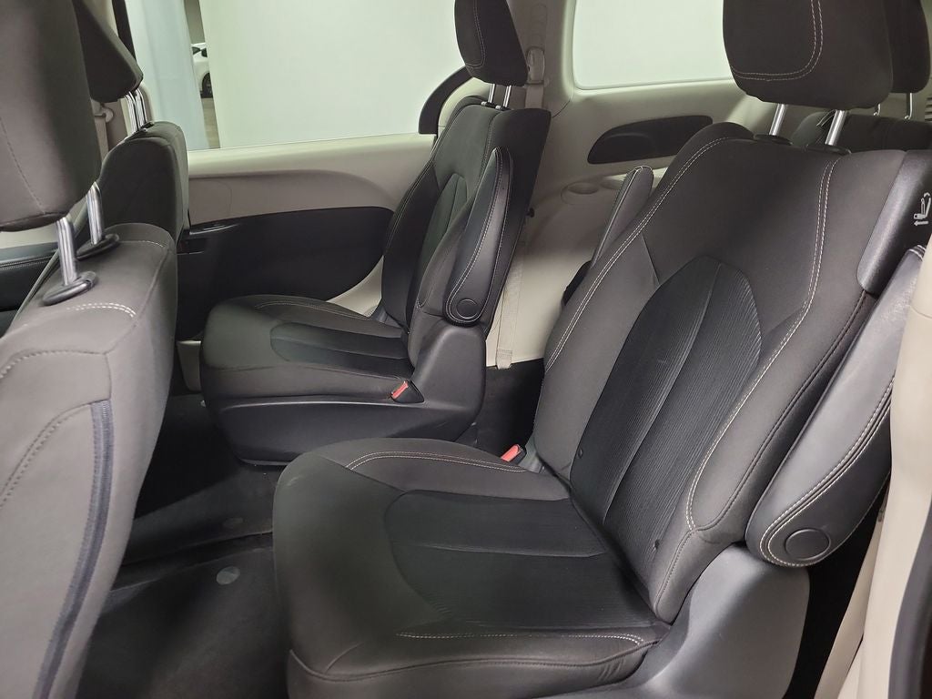 2020 Chrysler Voyager LX
