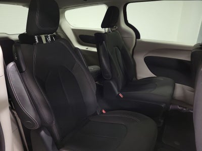 2020 Chrysler Voyager LX