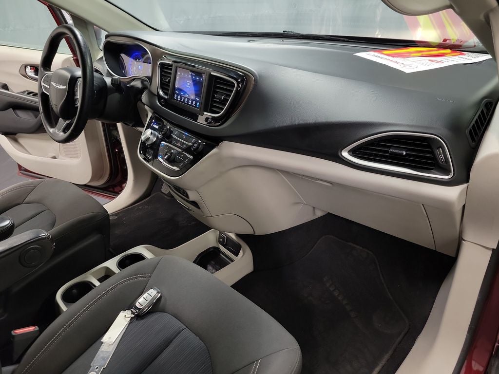 2020 Chrysler Voyager LX
