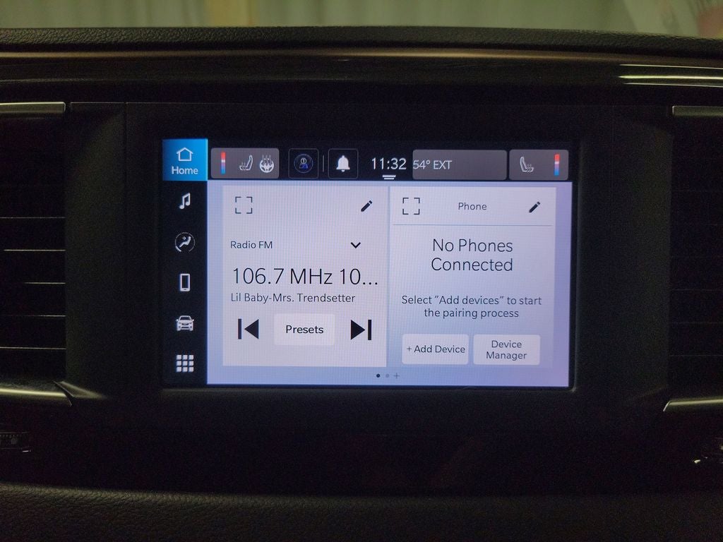 2022 Chrysler Voyager LX