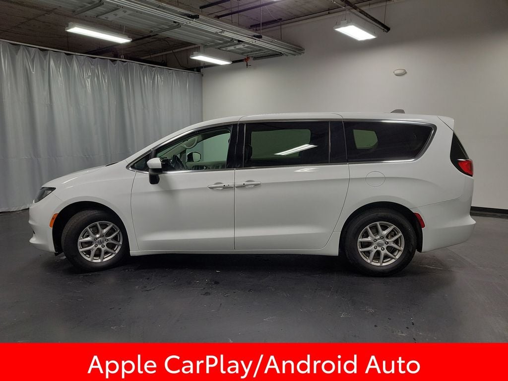 2022 Chrysler Voyager LX