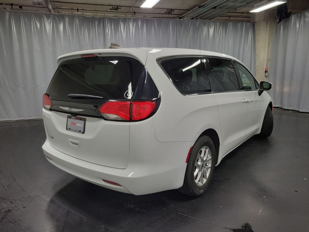 2022 Chrysler Voyager LX