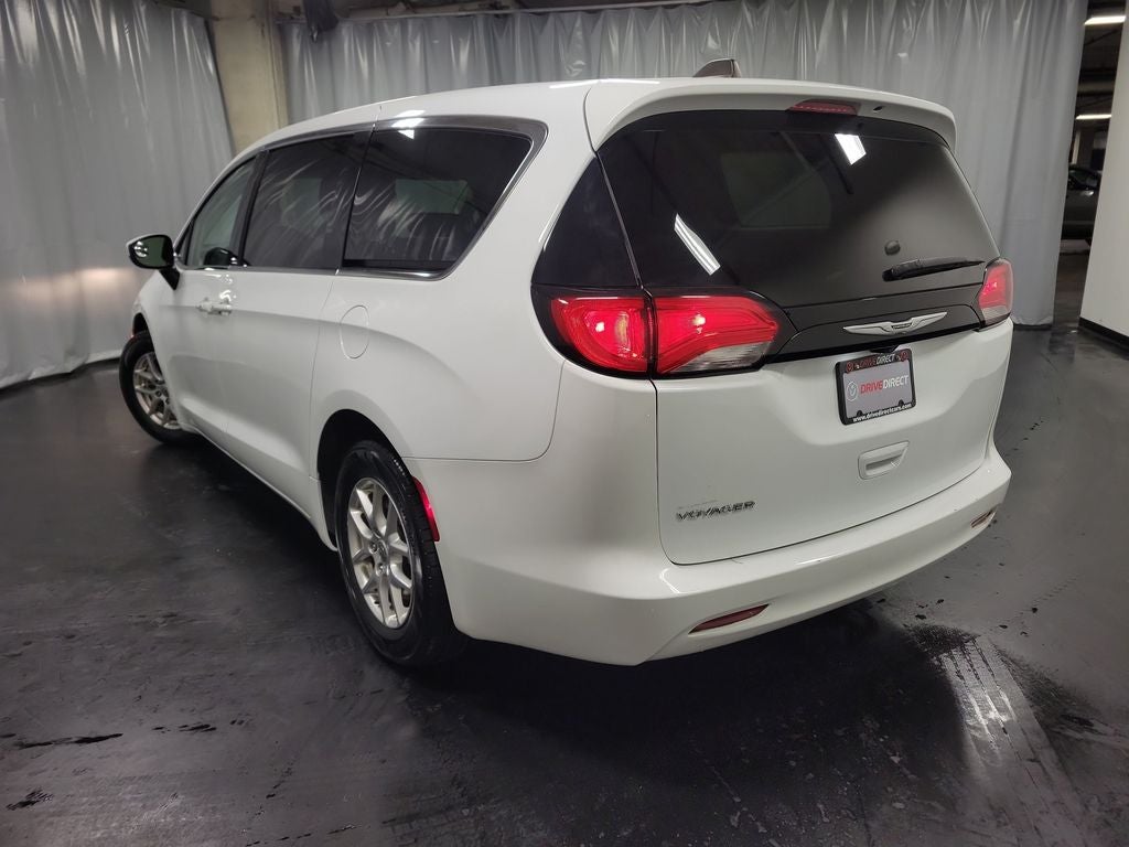 2023 Chrysler Voyager LX