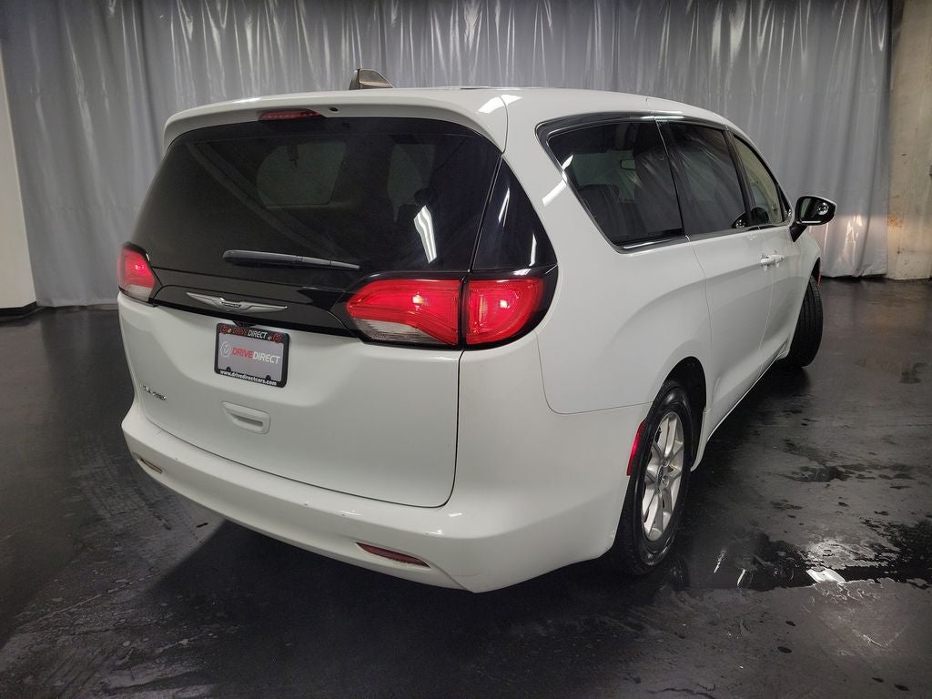2023 Chrysler Voyager LX