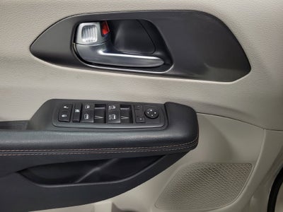 2020 Chrysler Pacifica Touring