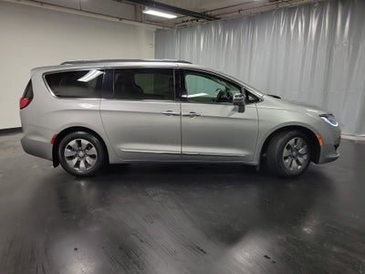 2017 Chrysler Pacifica Hybrid Platinum