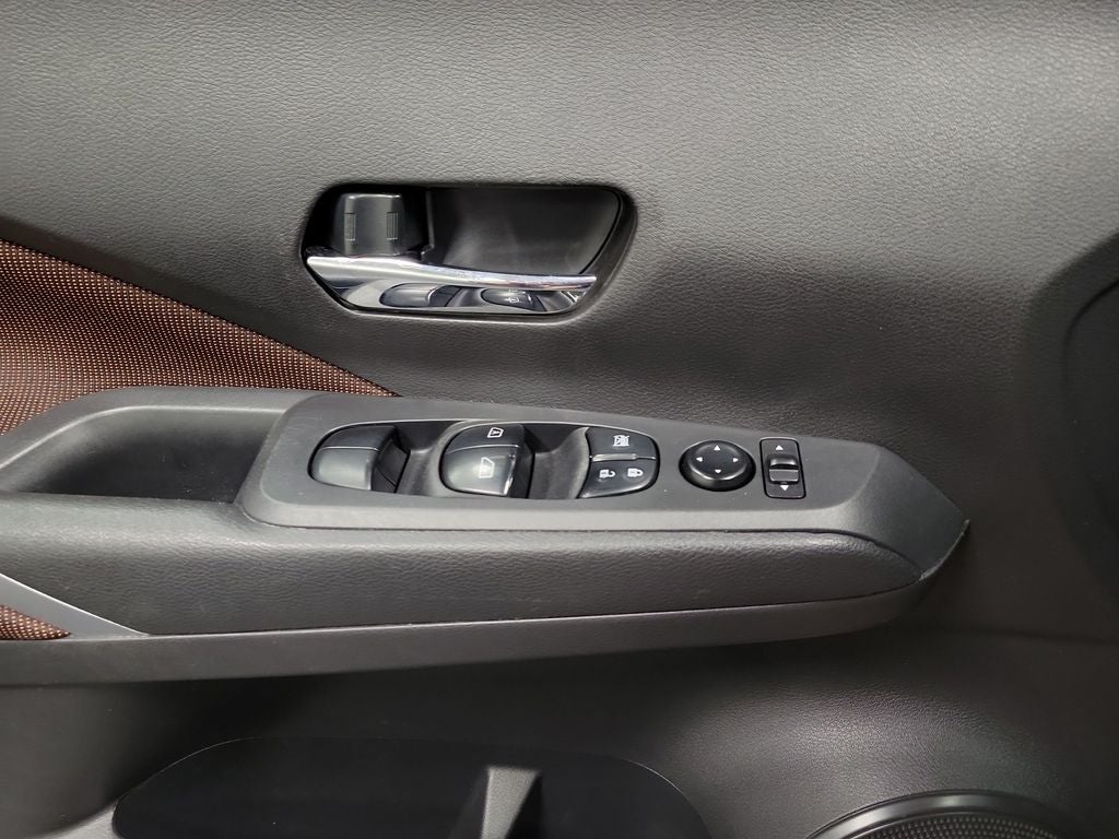 2022 Nissan Kicks SR