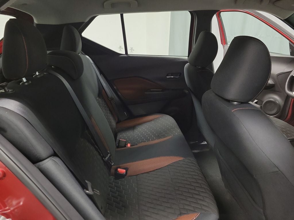 2022 Nissan Kicks SR