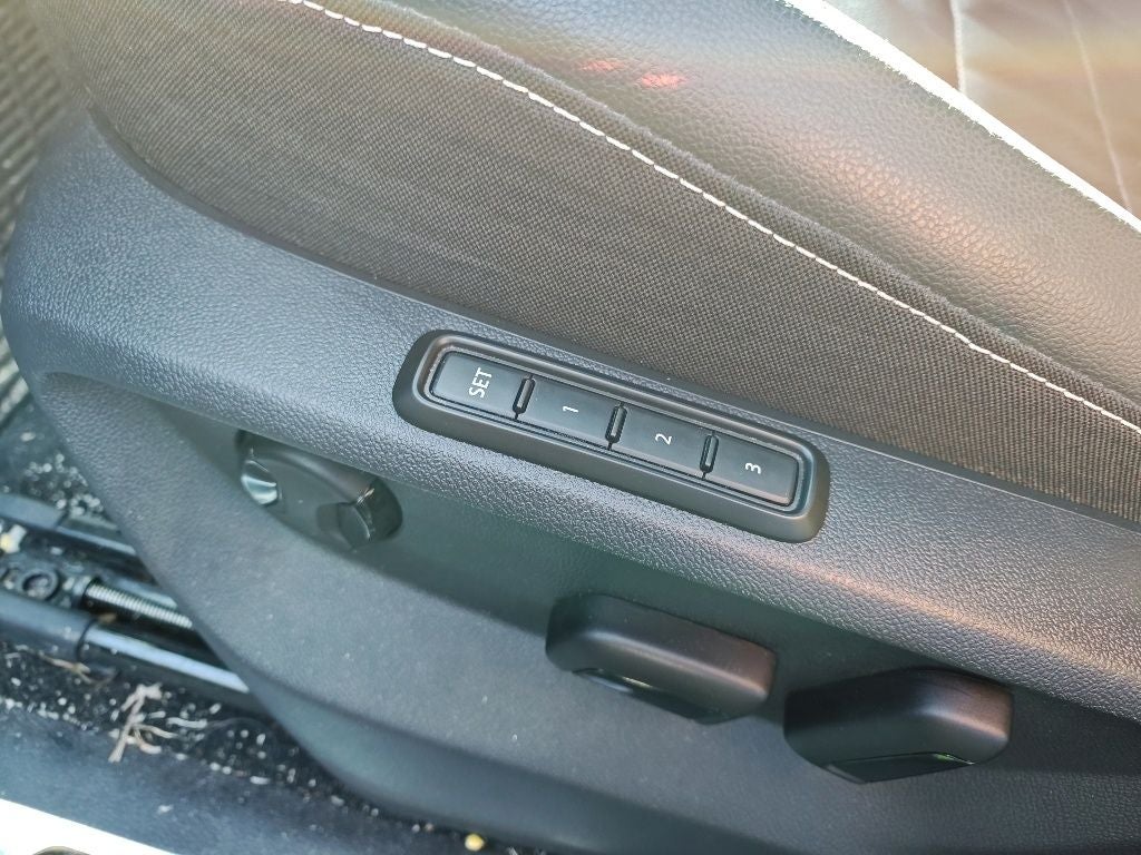 2024 Volkswagen Tiguan 2.0T SEL R-Line