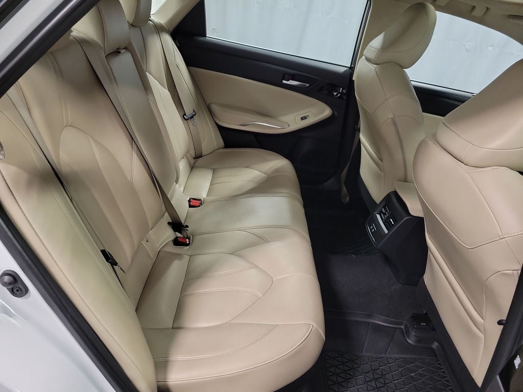 2020 Toyota Avalon Hybrid XLE Plus