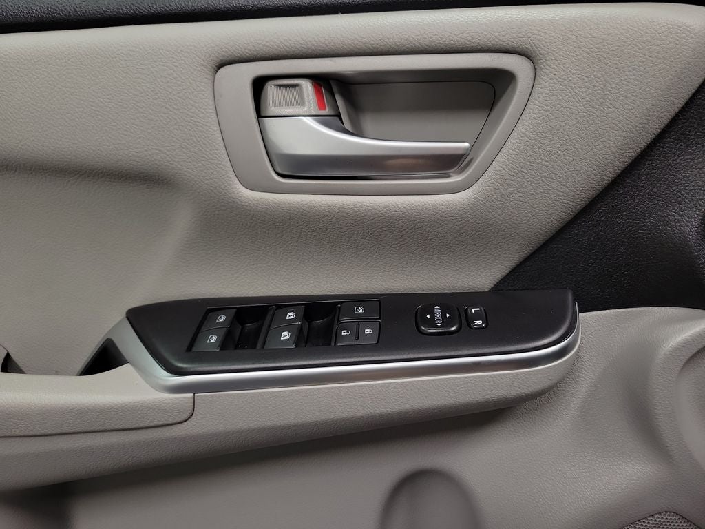 2017 Toyota Camry Hybrid LE