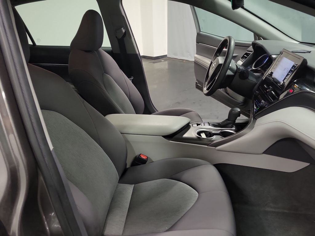 2022 Toyota Camry Hybrid LE