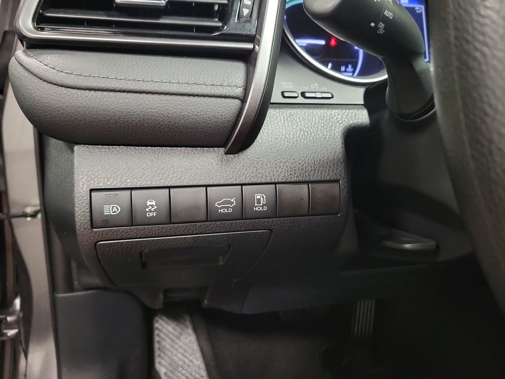 2022 Toyota Camry Hybrid LE