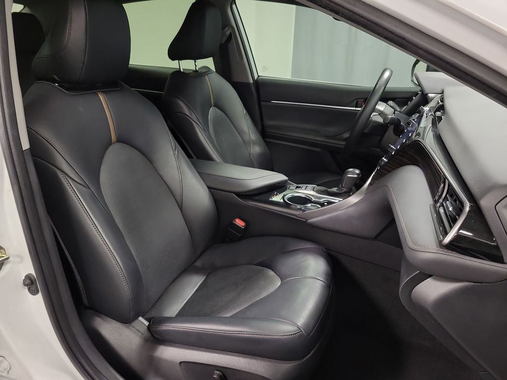 2020 Toyota Camry Hybrid XLE