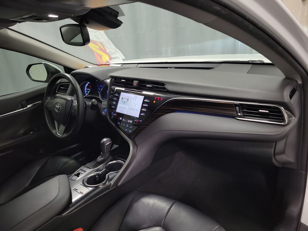 2020 Toyota Camry Hybrid XLE
