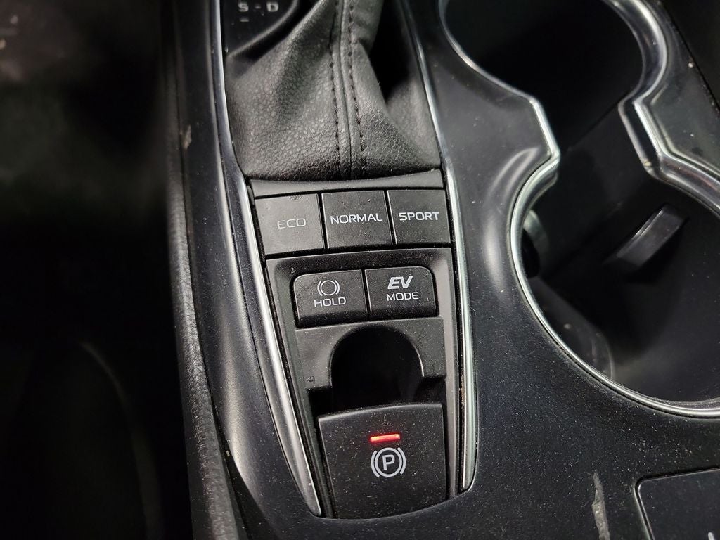 2020 Toyota Camry Hybrid XLE