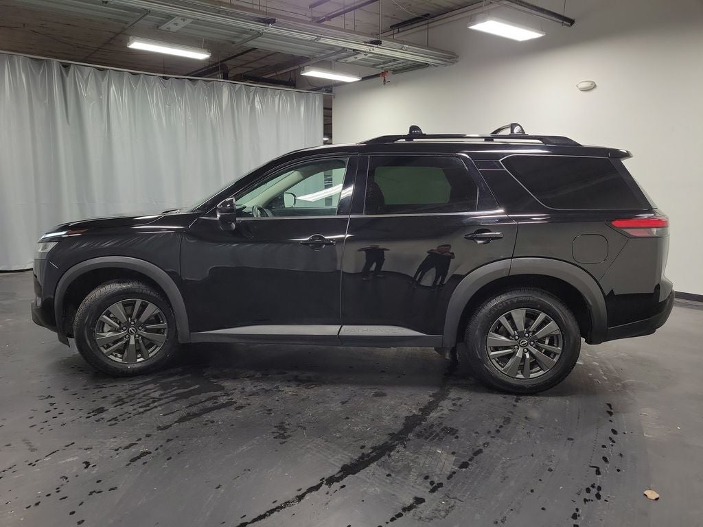 2022 Nissan Pathfinder SV