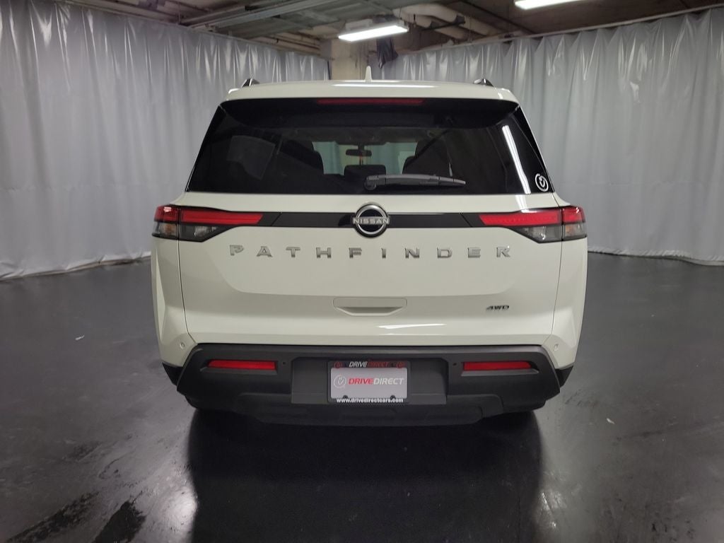 2025 Nissan Pathfinder SV