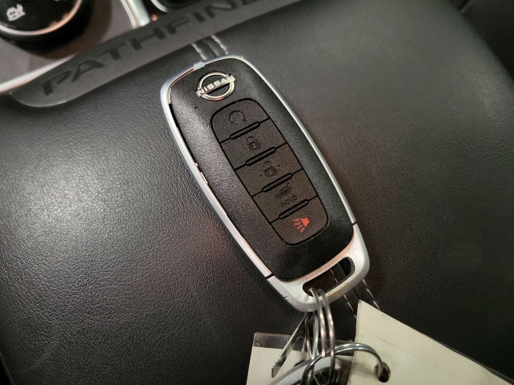 2024 Nissan Pathfinder SL