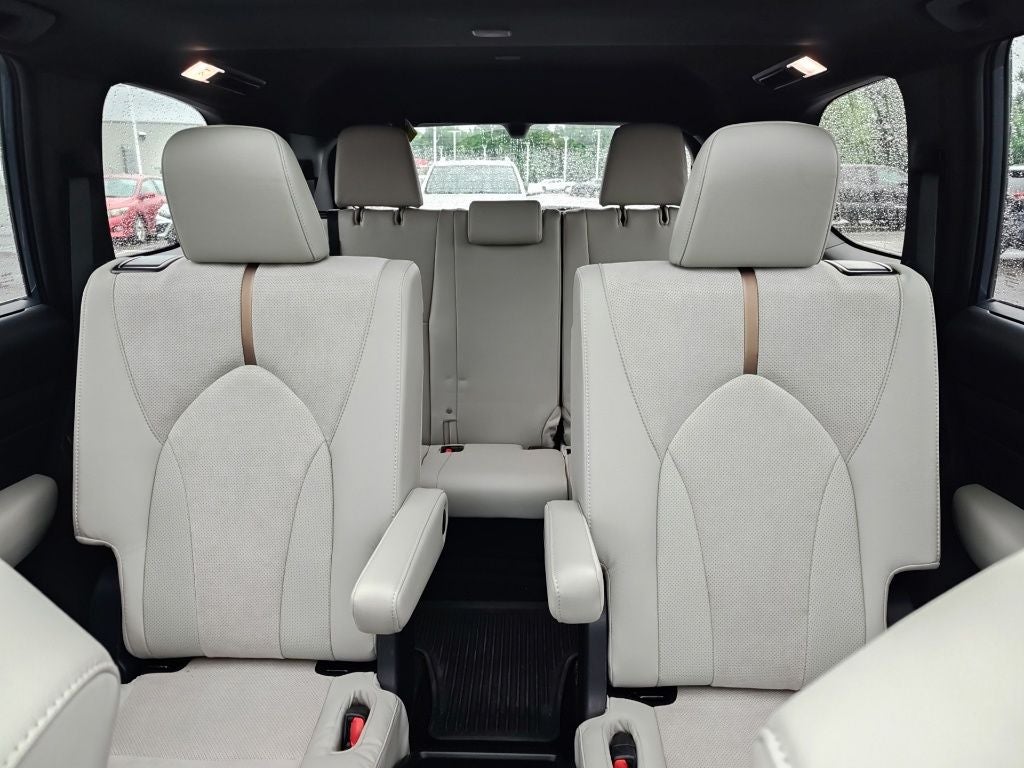 2025 Toyota Grand Highlander Hybrid MAX Platinum