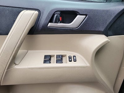 2011 Toyota Highlander Base