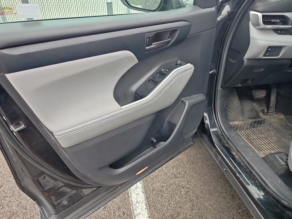 2020 Toyota Highlander LE