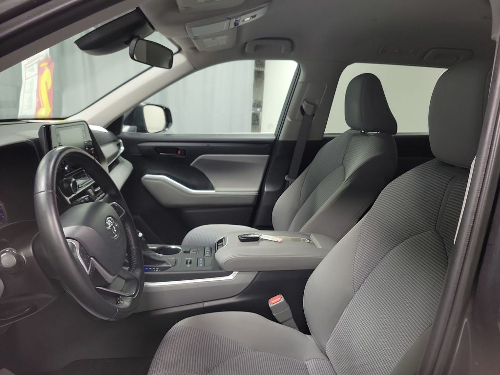 2022 Toyota Highlander LE