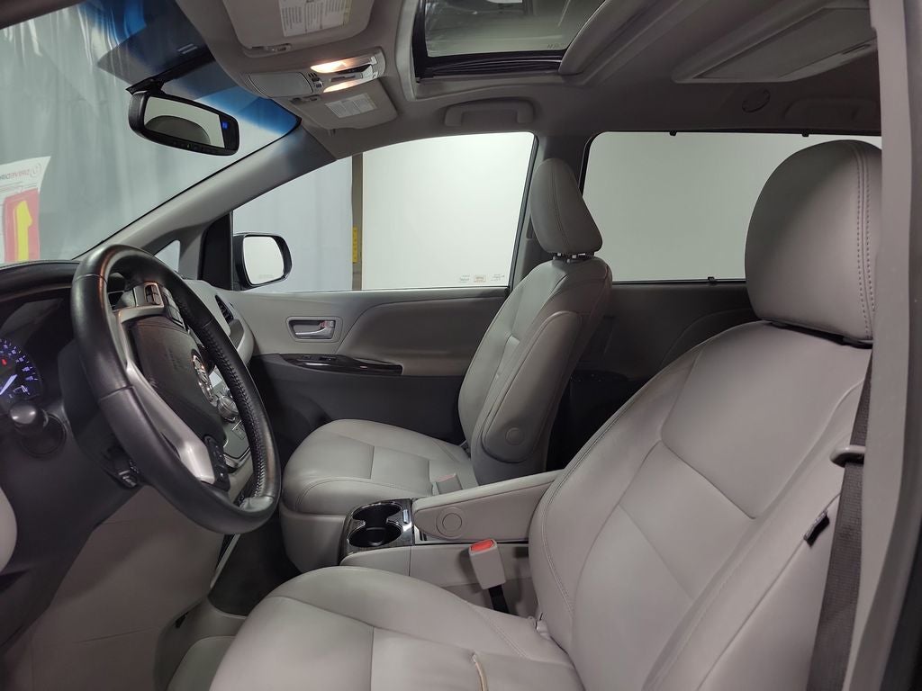 2017 Toyota Sienna XLE Premium 7 Passenger