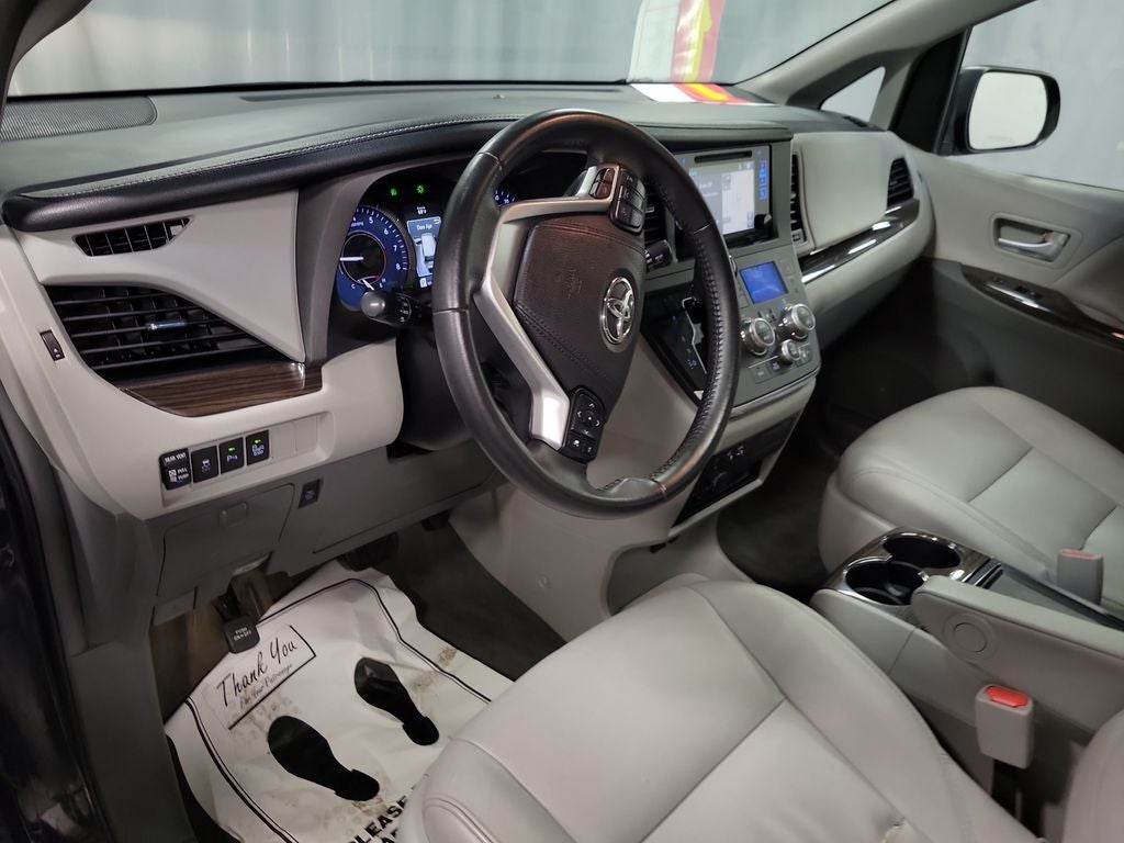 2017 Toyota Sienna XLE Premium 7 Passenger