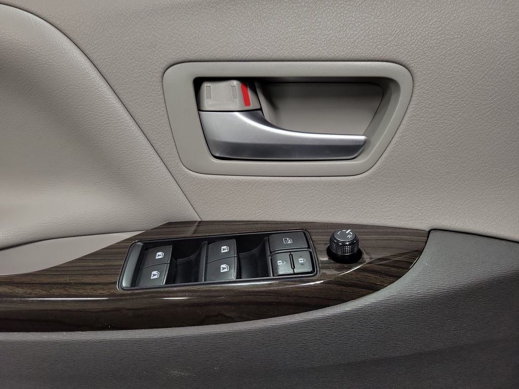 2017 Toyota Sienna XLE Premium 7 Passenger