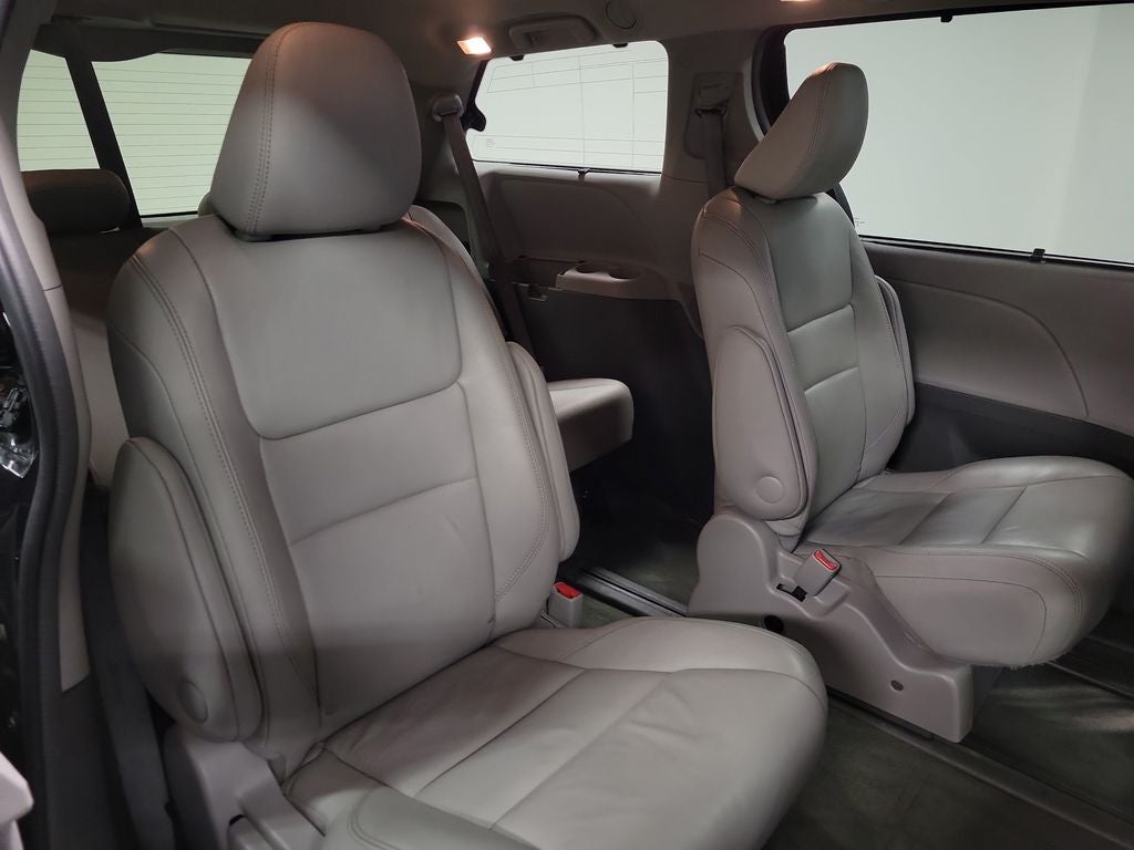 2017 Toyota Sienna XLE Premium 7 Passenger