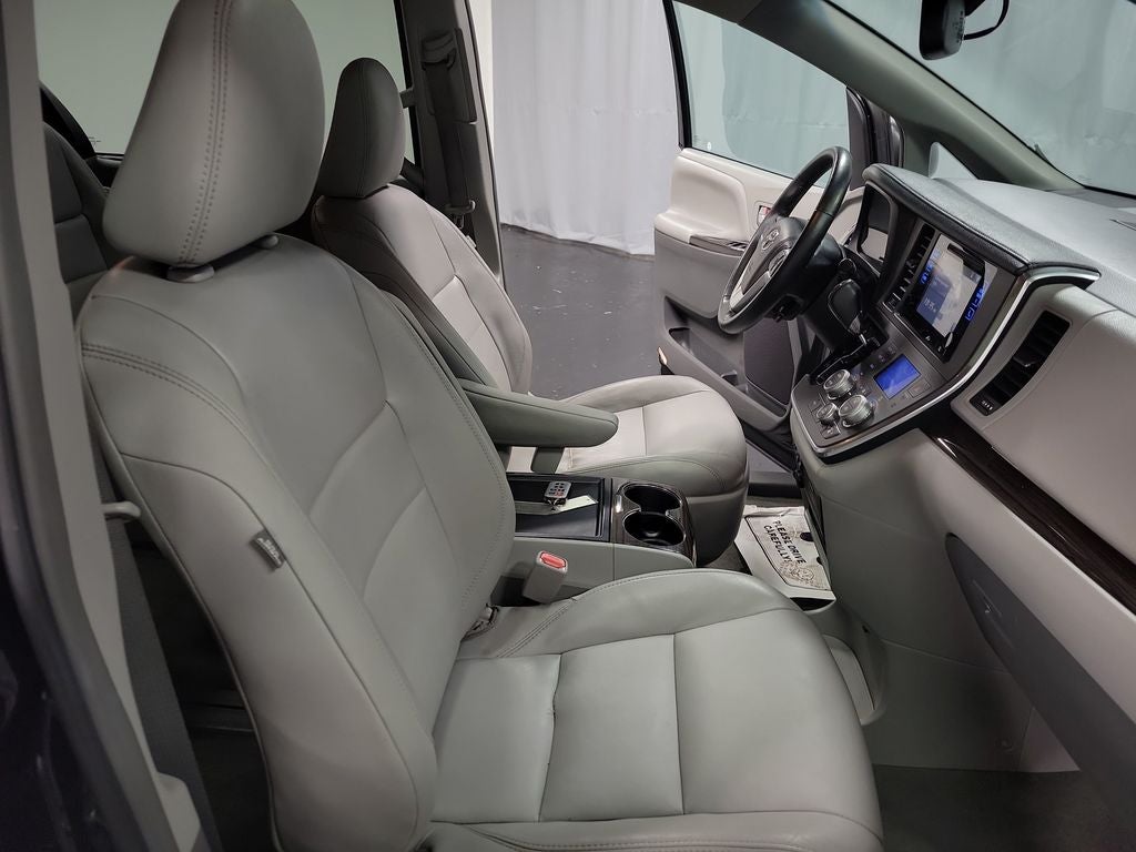 2017 Toyota Sienna XLE Premium 7 Passenger