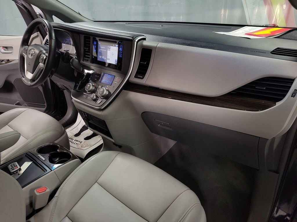 2017 Toyota Sienna XLE Premium 7 Passenger