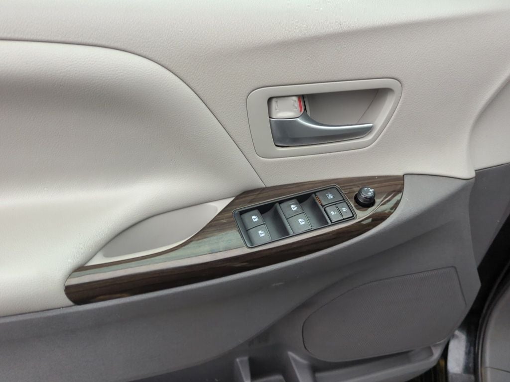 2017 Toyota Sienna XLE Premium 7 Passenger