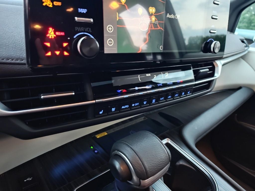 2024 Toyota Sienna Platinum 7 Passenger